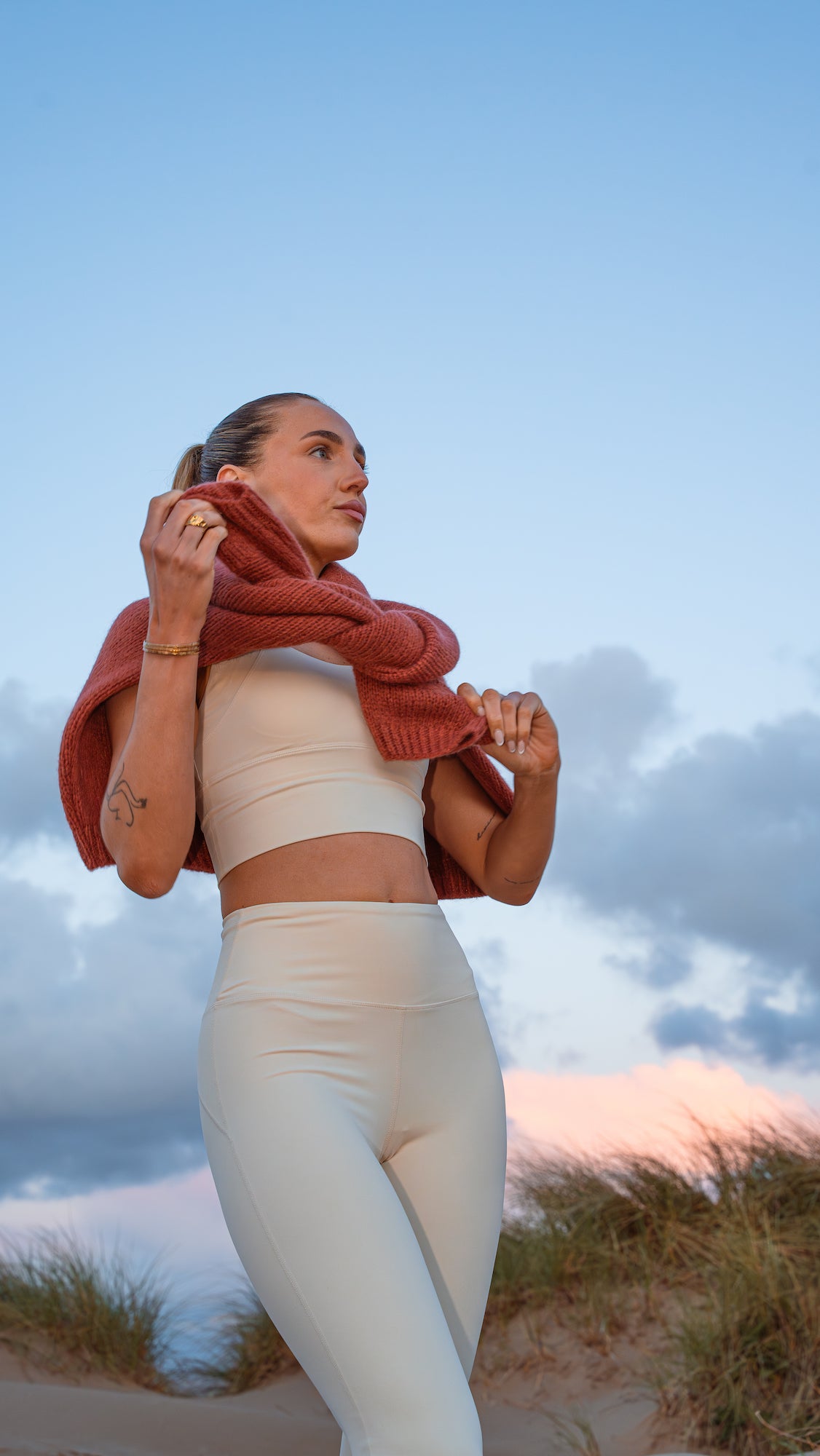 V Back Crop Top - Creme